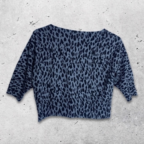 White House‎ Black Market Cardigan Crop Button Animal Print Silk Gray/Blue W S - Picture 8 of 8